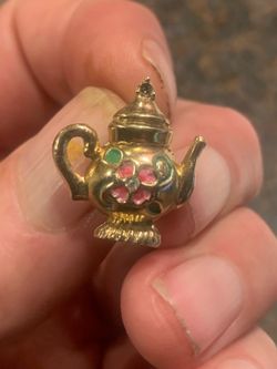 Vintage tea cup gold tone tea pots similar to Cora designs