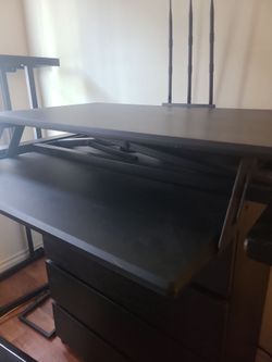 Adjustable standing desk