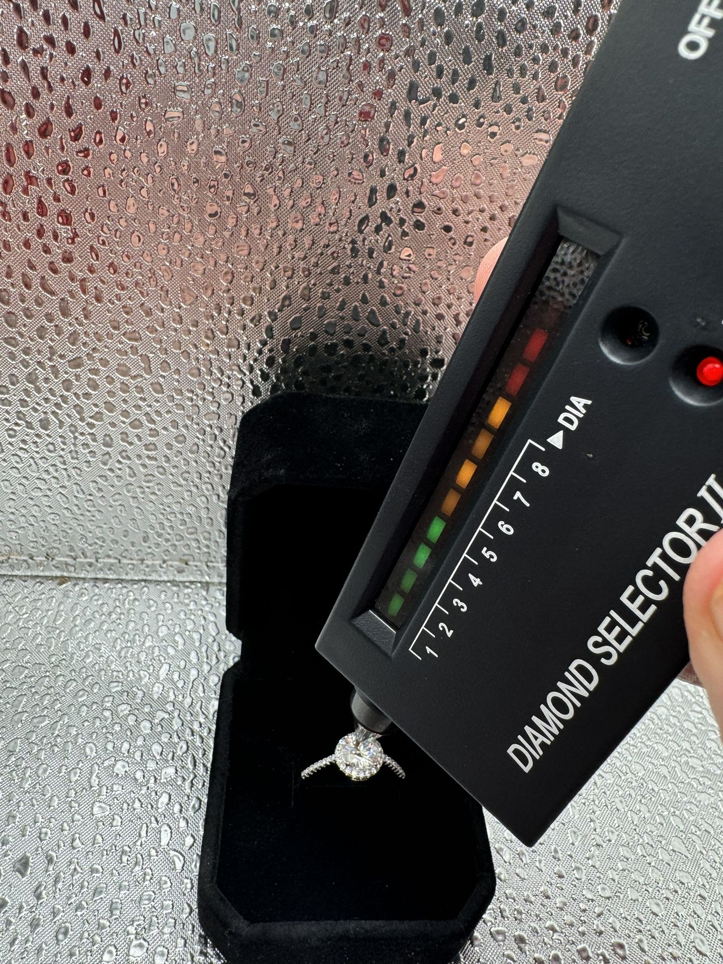 VVS1 Engagement Ring