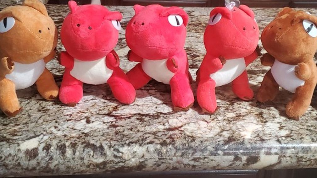 8 Dinosaur Plushies Used For Centerpiece