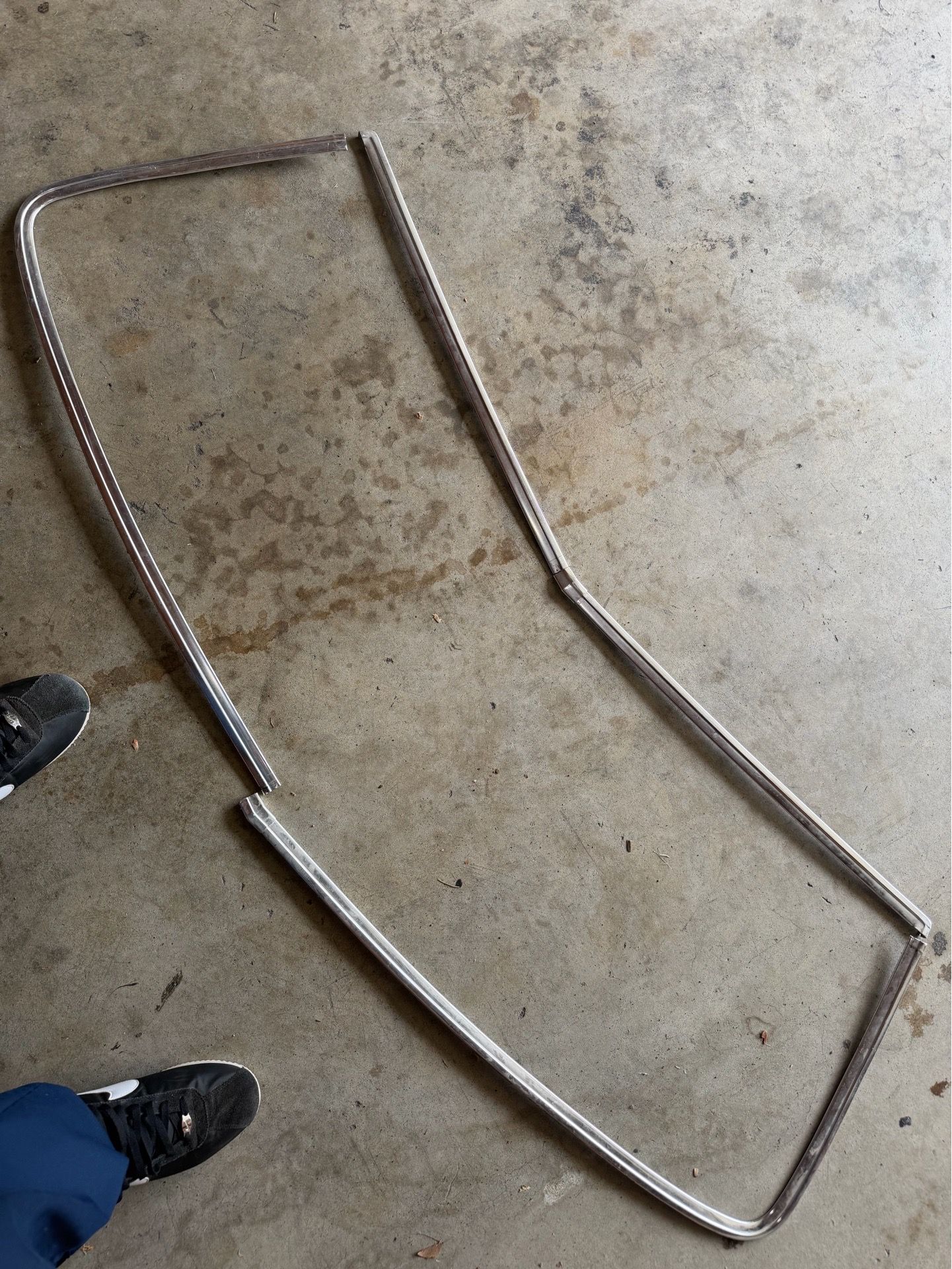 Monte Carlo rear glass moulding trim 73-77