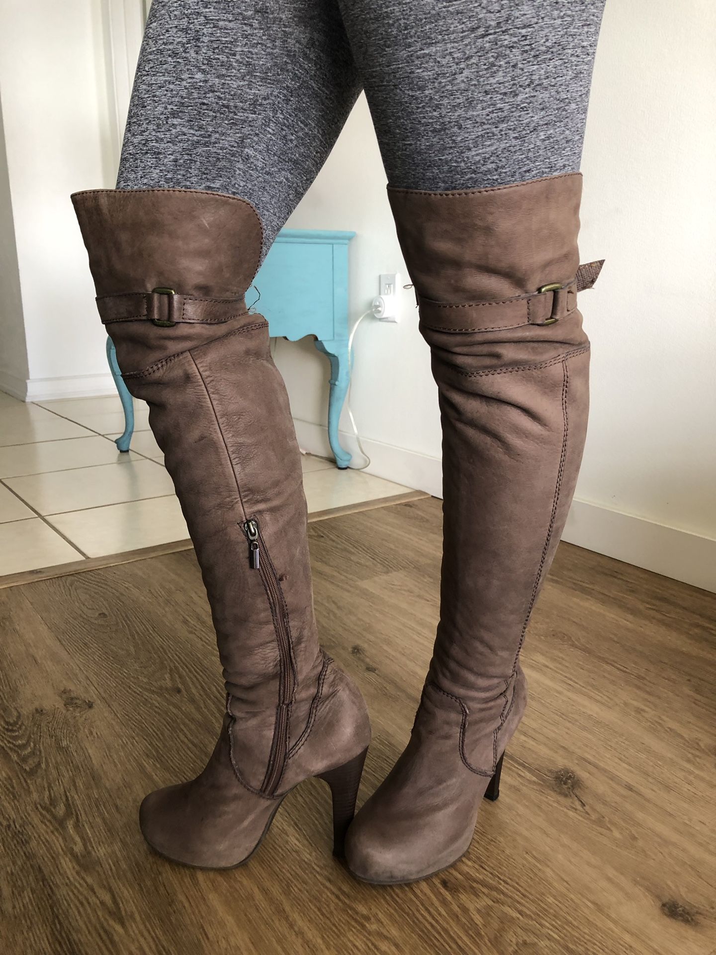 Thighs high heel boots