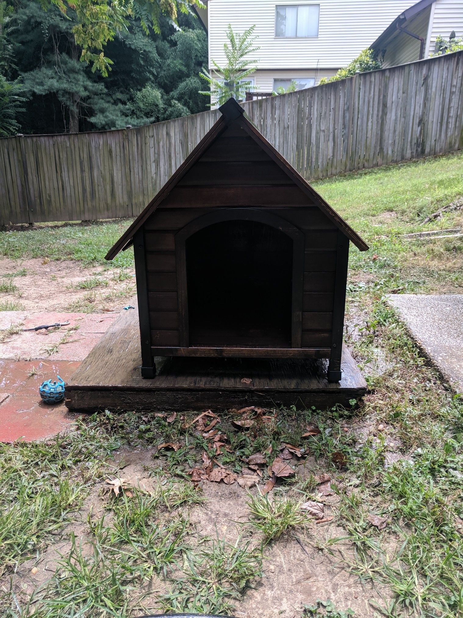 Medium dog house