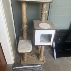 Great Deal Good Condition Lots Of Life Left Cat 🐈 House 