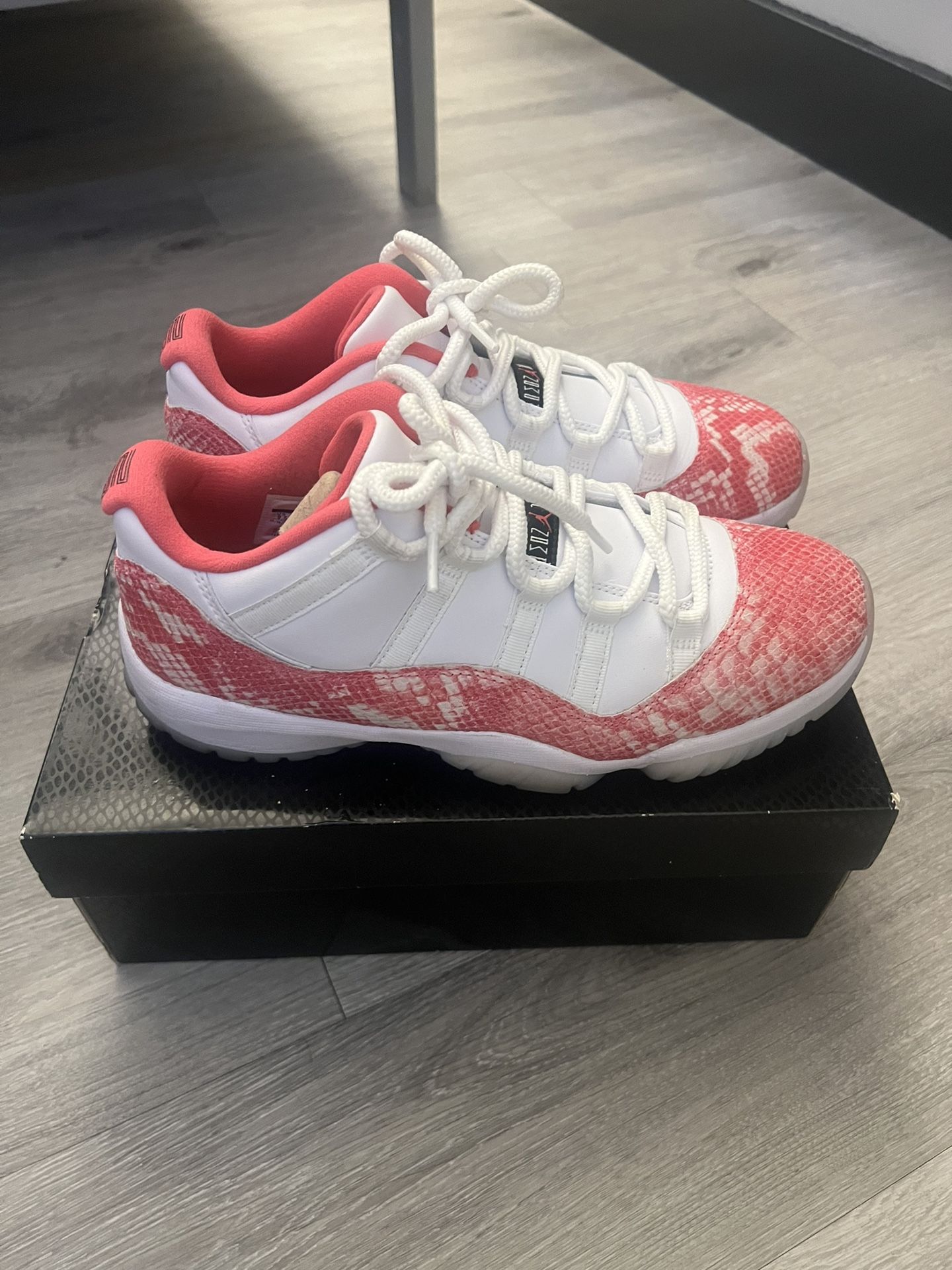 WMNS AIR JORDAN 11 RETRO LOW