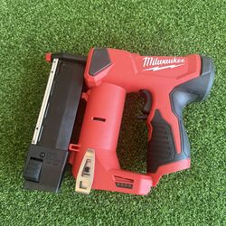 Milwaukee M12 Cordless 23GA Pin Nailer