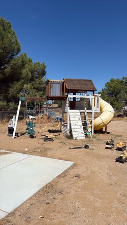 OUTDOOR PLAYSET PICK UP ONLY