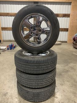 Stock jeep cherokee 2004 wheels and tires