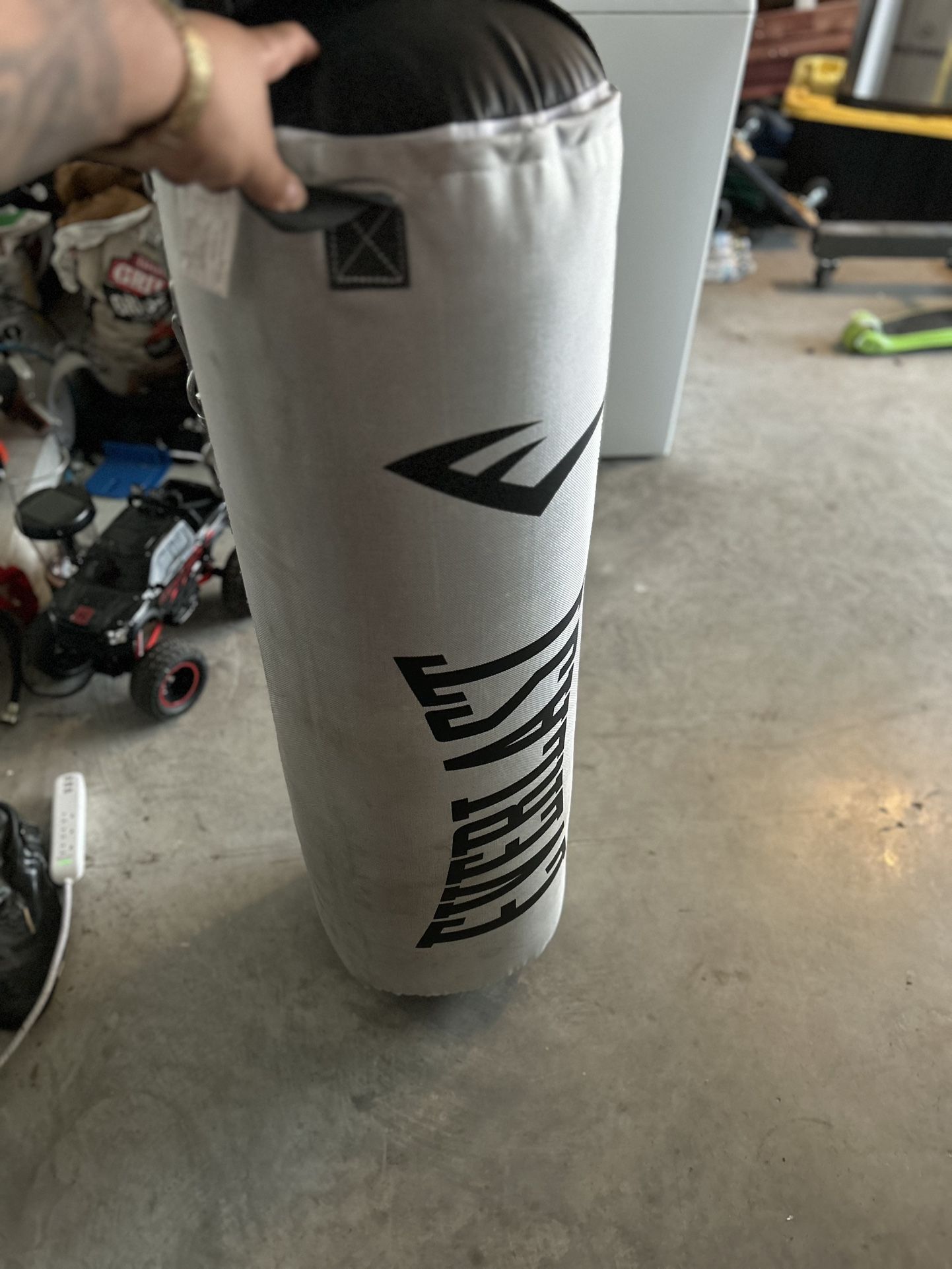 Everlast Elite Nevatear 70 Lb. Heavy Bag Punching Bag