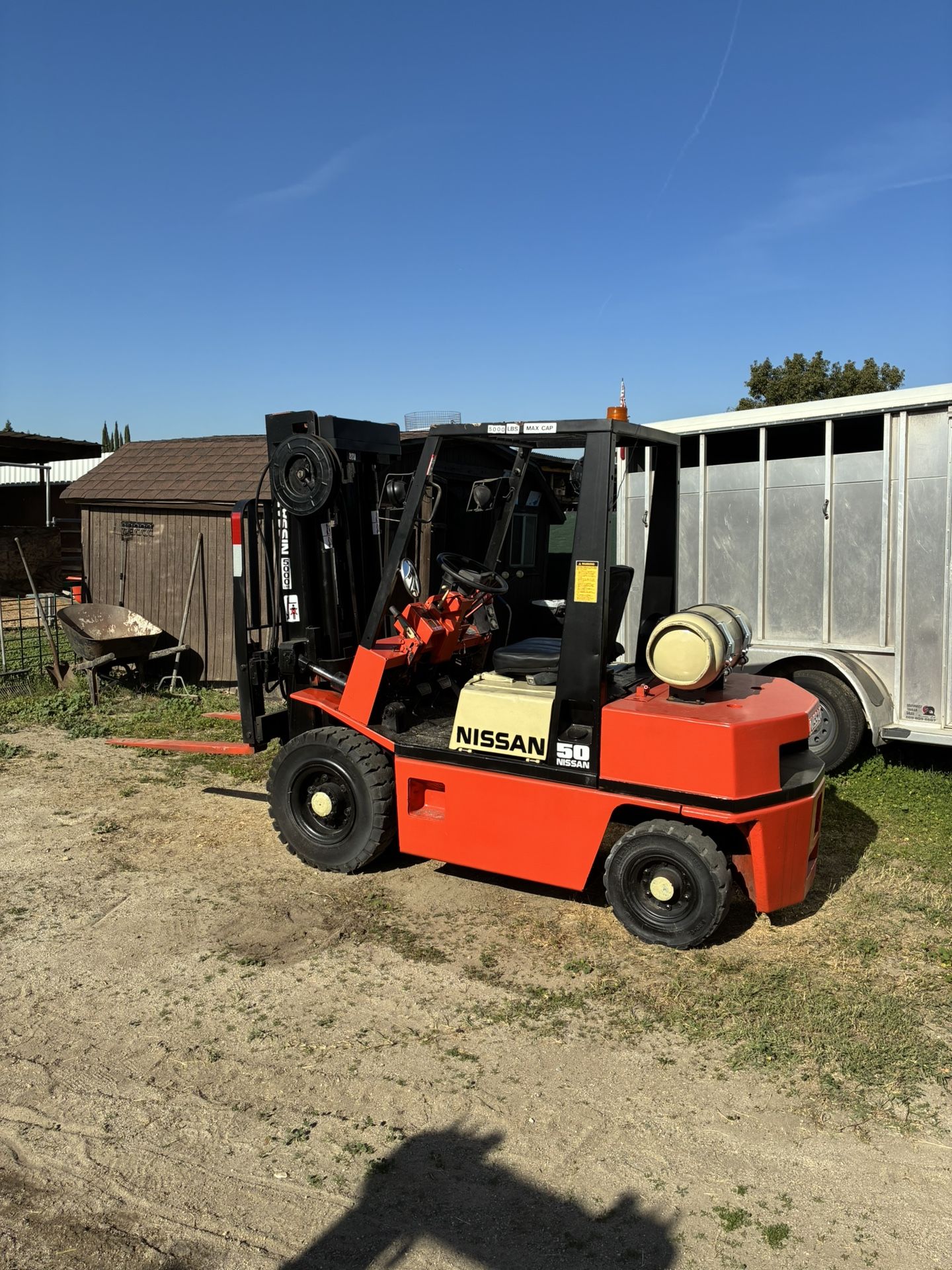 Nissan Forklift (READ LISTING)