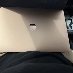 Apple MacBook