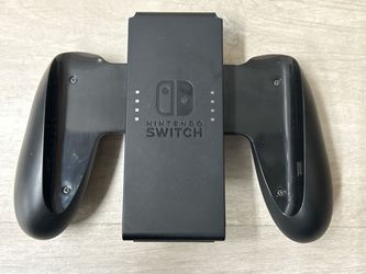 NINTENDO HAC-011 - JOY-CON CHARGING GRIP (PO1023338)
