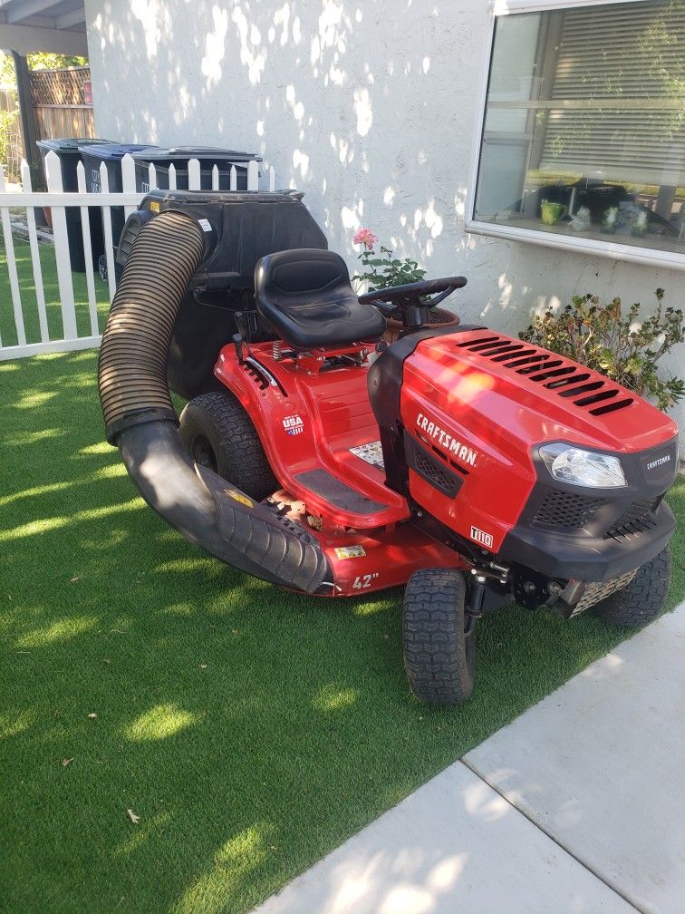 Craftsman T100 42-in Gas Riding lawn mowe
