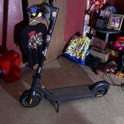 segway g30p Scooter With flat Rare tire.