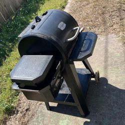 Slightly used Pro Series”Pit Boss” Smoke, with grilling tools 