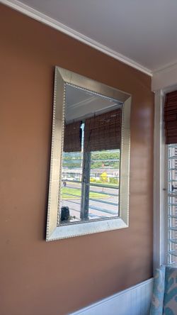 Wall mirror