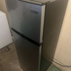 frigidaire mini fridge with freezer
