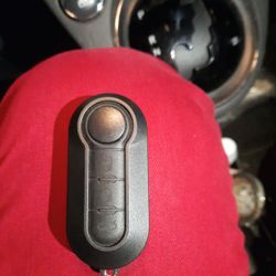 NEW UNCUT 2013 FIAT 500/DODGE fob KEY