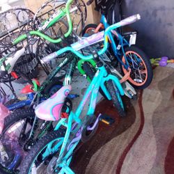 Two Kids Bikes For  35 $ , One Has Training Wheels