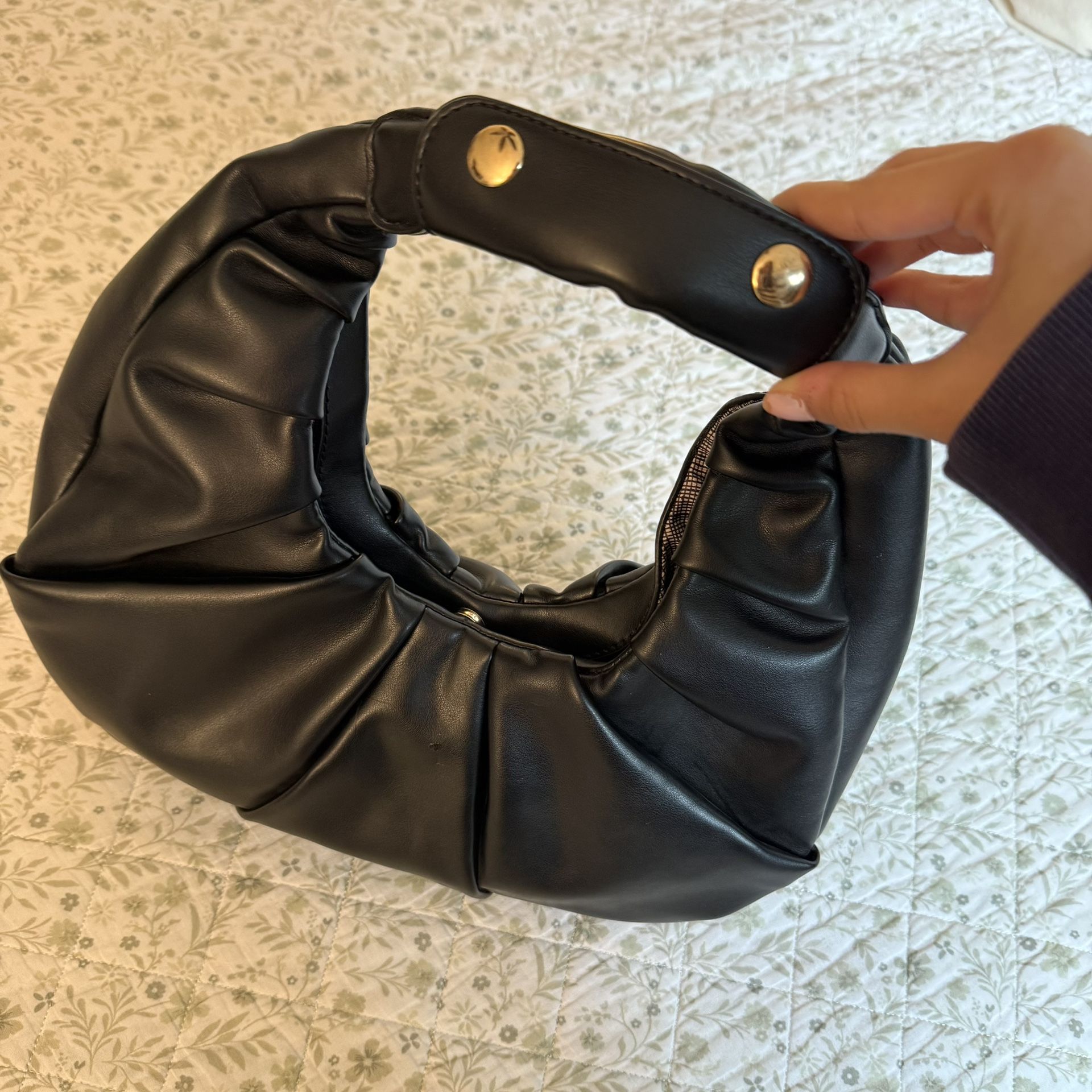 Urban Expressions black shoulder purse