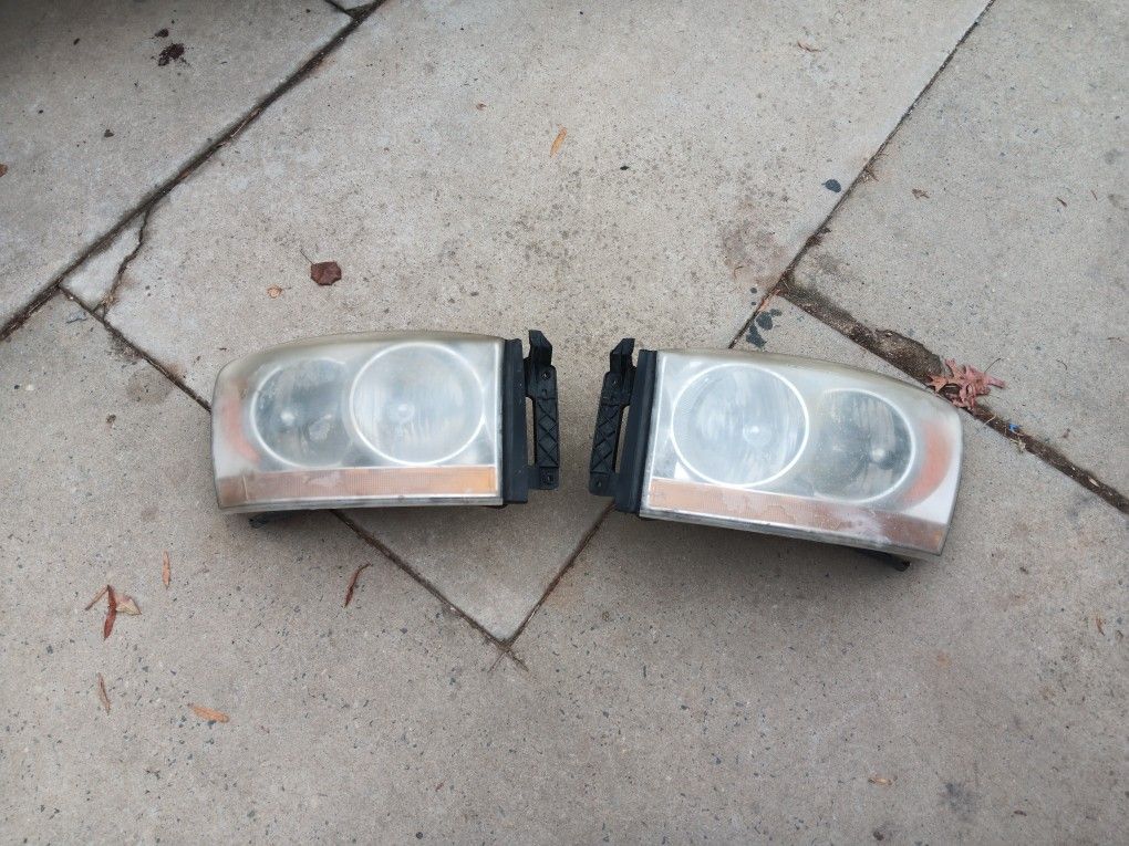 2006 Dodge Ram Headlights