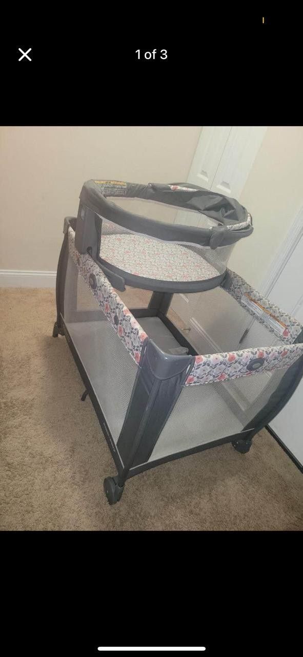 Graco Pack And Play With Bassinet And Travel Bag