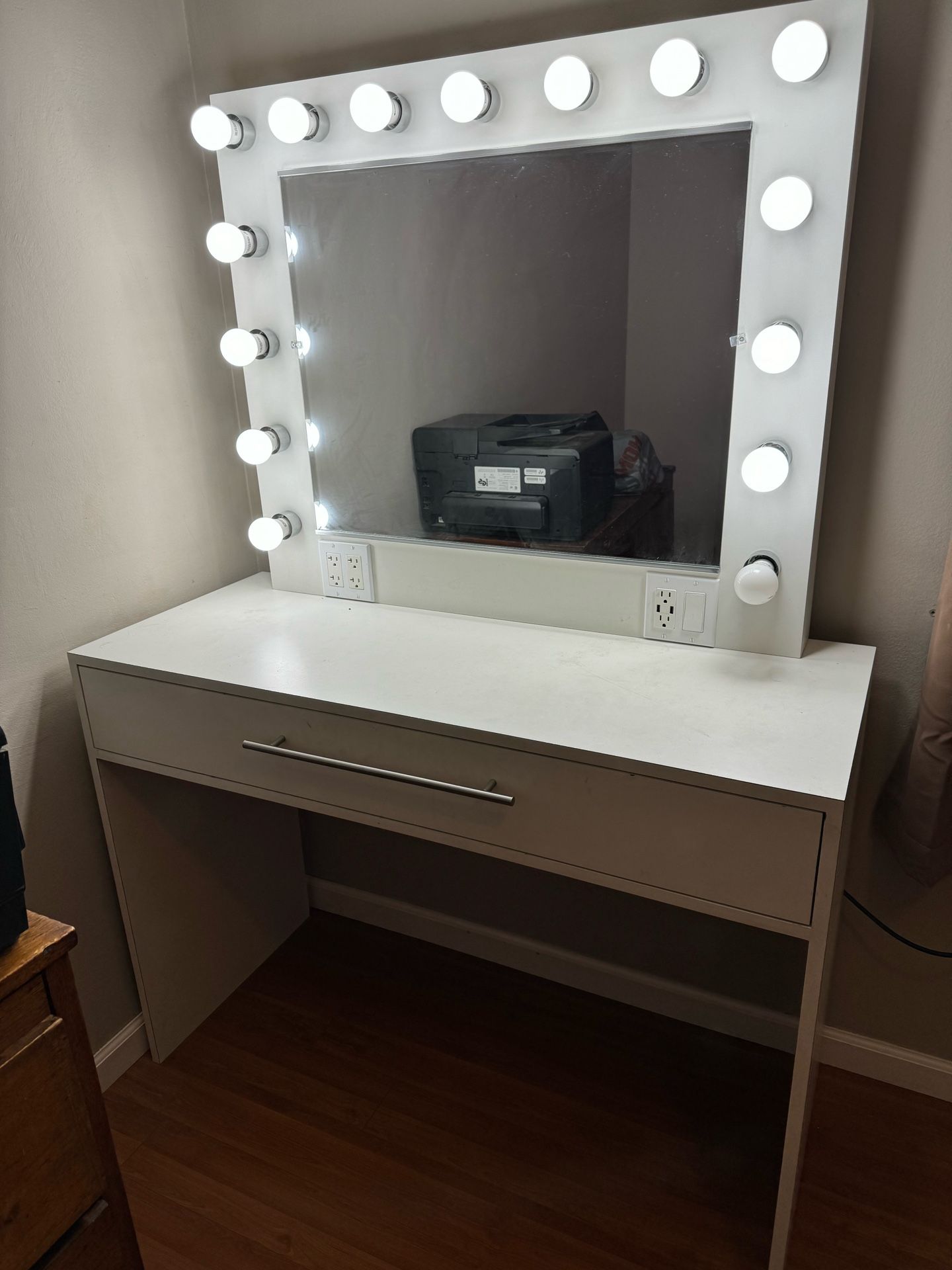 Beauty Vanity Makeup & Cosmetics