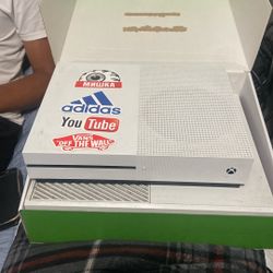 Xbox One S 