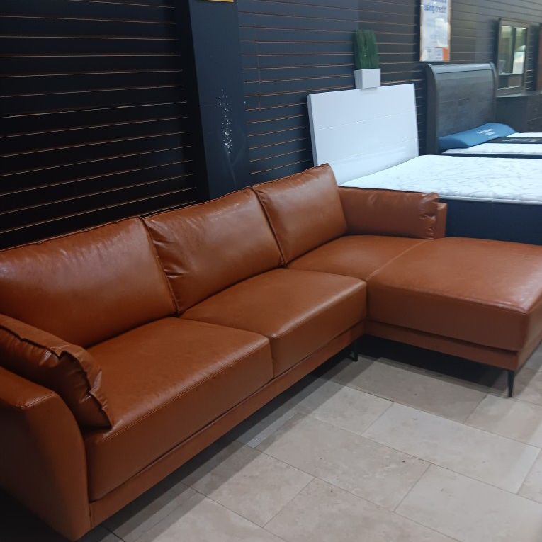 *Wow*---Corsica Sophisticated Leather Sectional Sofa---Limited Inventory!!!---Delivery And Financing Available👍