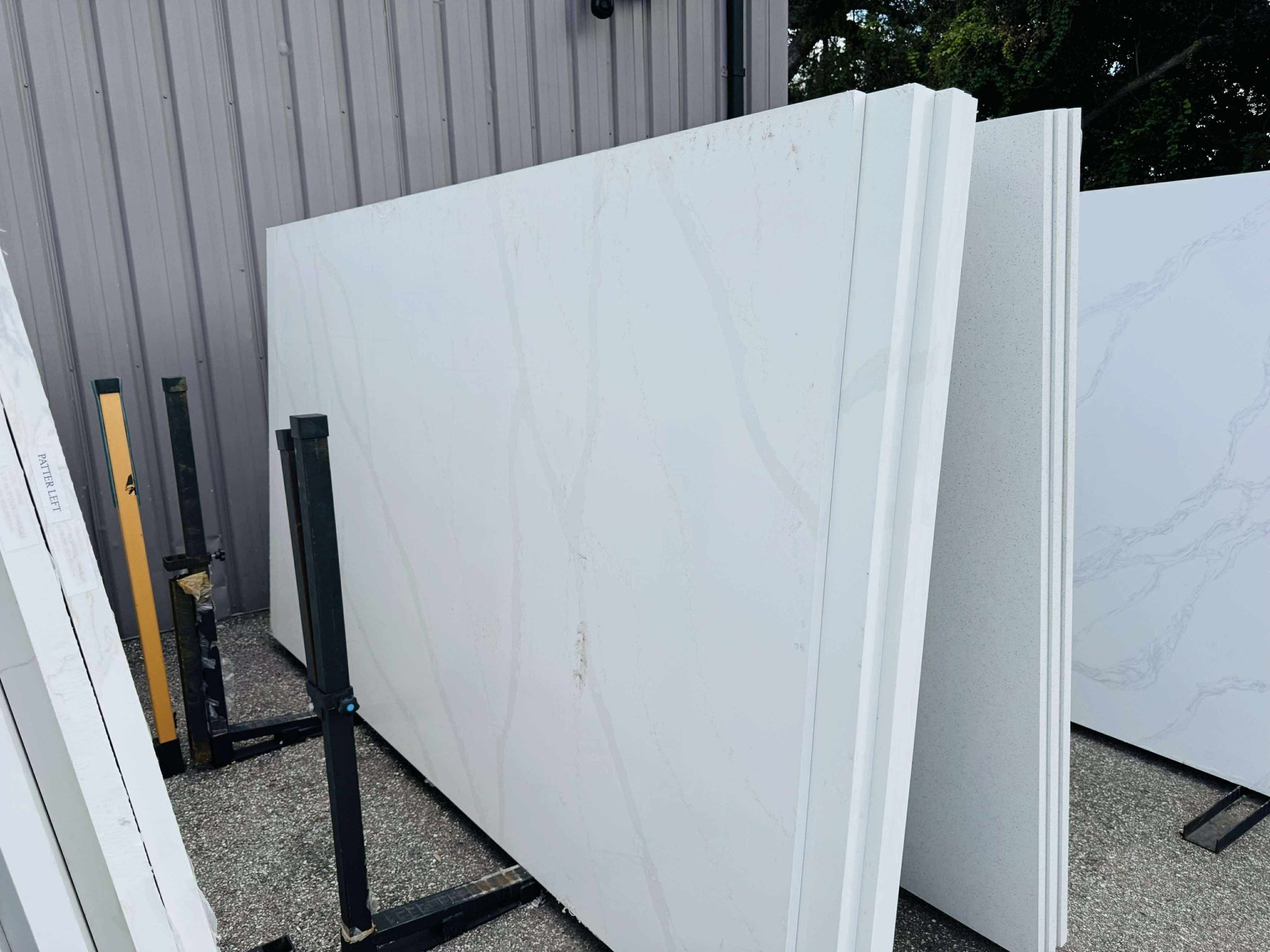 QUARTZ STONE SLABS SUPER JUMBO IN CALACATTA GOLD 📏Each slabs cover 75.7 sq.ft, Thickness 3 cm 🔥Price $999 per Slab🔥