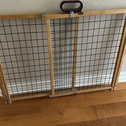 Pet Gate 38” x 28” H Extends  to 48” $25