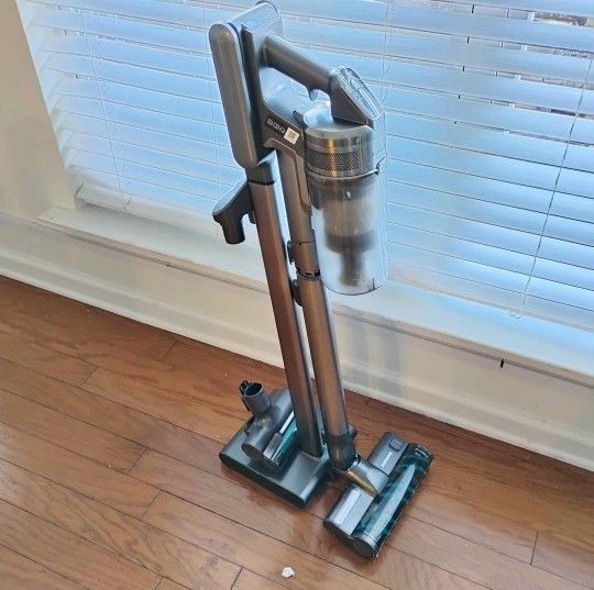 Samsung Jet 90 Complete Cordless Stick Vacuum in Silver