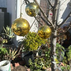  Large Christmas Ornaments... 4 And 5-inch Diameter Bulbs