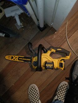 DeWalt 20V XR Brushless 12in Cordless Chainsaw