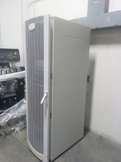 Compaq server rack with adjustable sheving