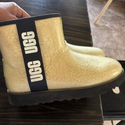 Women’s Uggs Size 8 