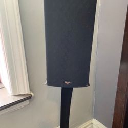 4 Klipsch Speaker Set. Excelente Condition Only One Speaker Need A 6 Inch Speaker 