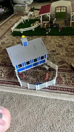 Breyer Farms Horse Stable And Toy Horses 