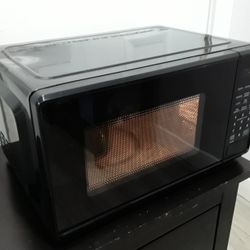 Microwave 700 Watts Small Size 