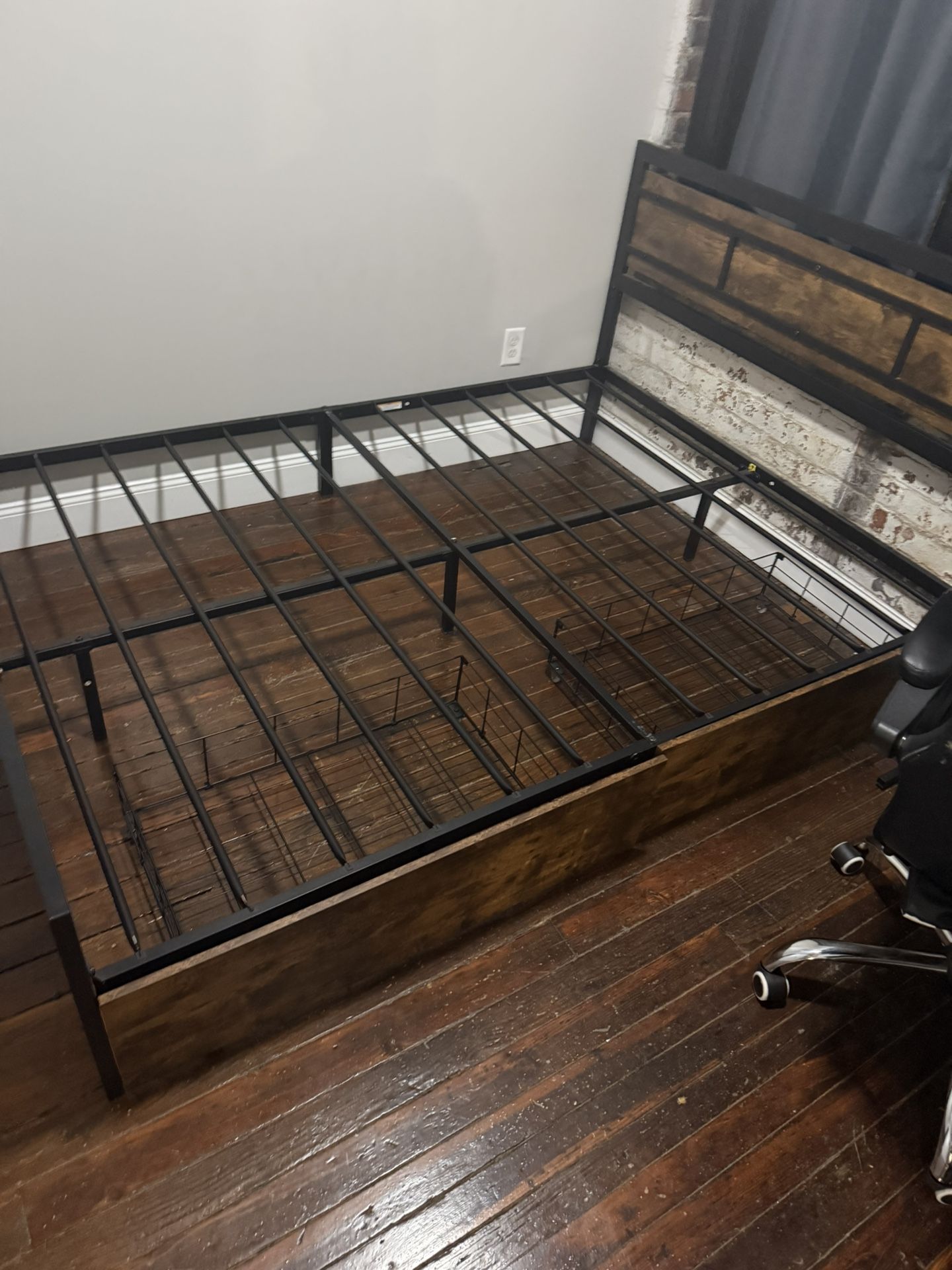 AMERLIFE Queen Bed Frame with 4 XL Storage Drawers, Storage Platform Bed with Wooden Headboard & Foo