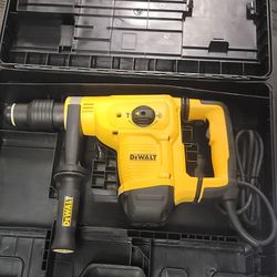Dewalt Rotary Hammer Drill. 4,700 Bpm 120v
