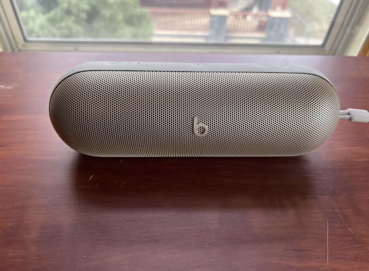 Beats Pill Champagne Gold