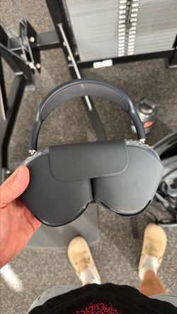 Apple AirPod Maxes