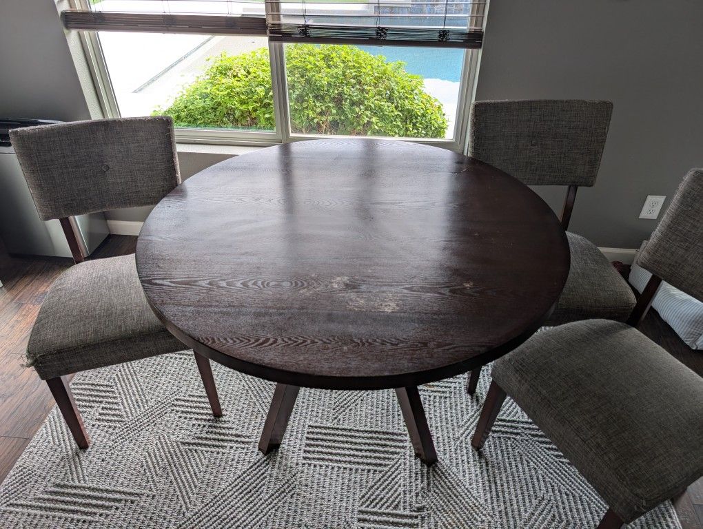 48 " Round Table With 3 Chairs