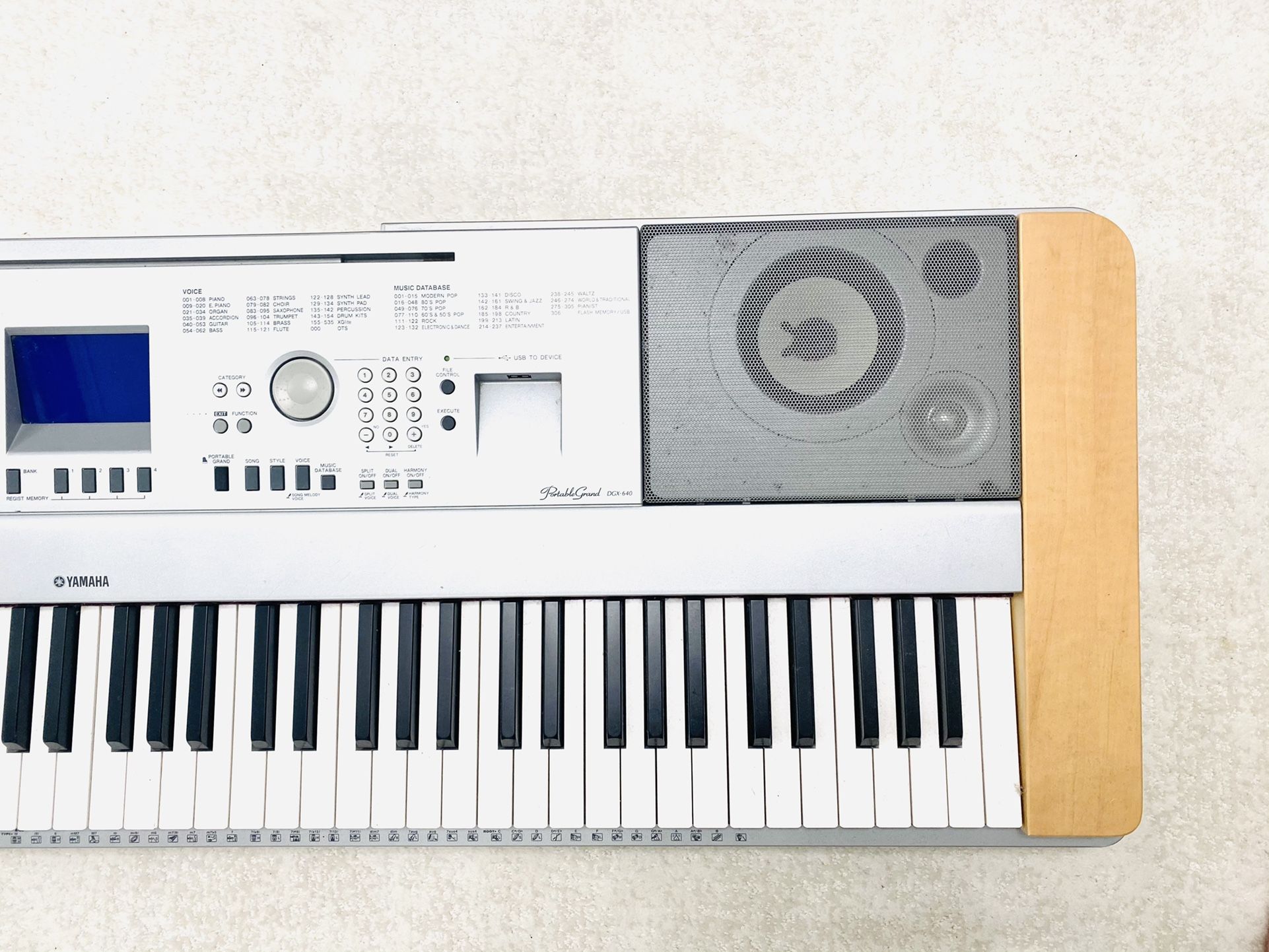 Yamaha DGX640 Portable Grand Piano Keyboard 88 Weighted Keys