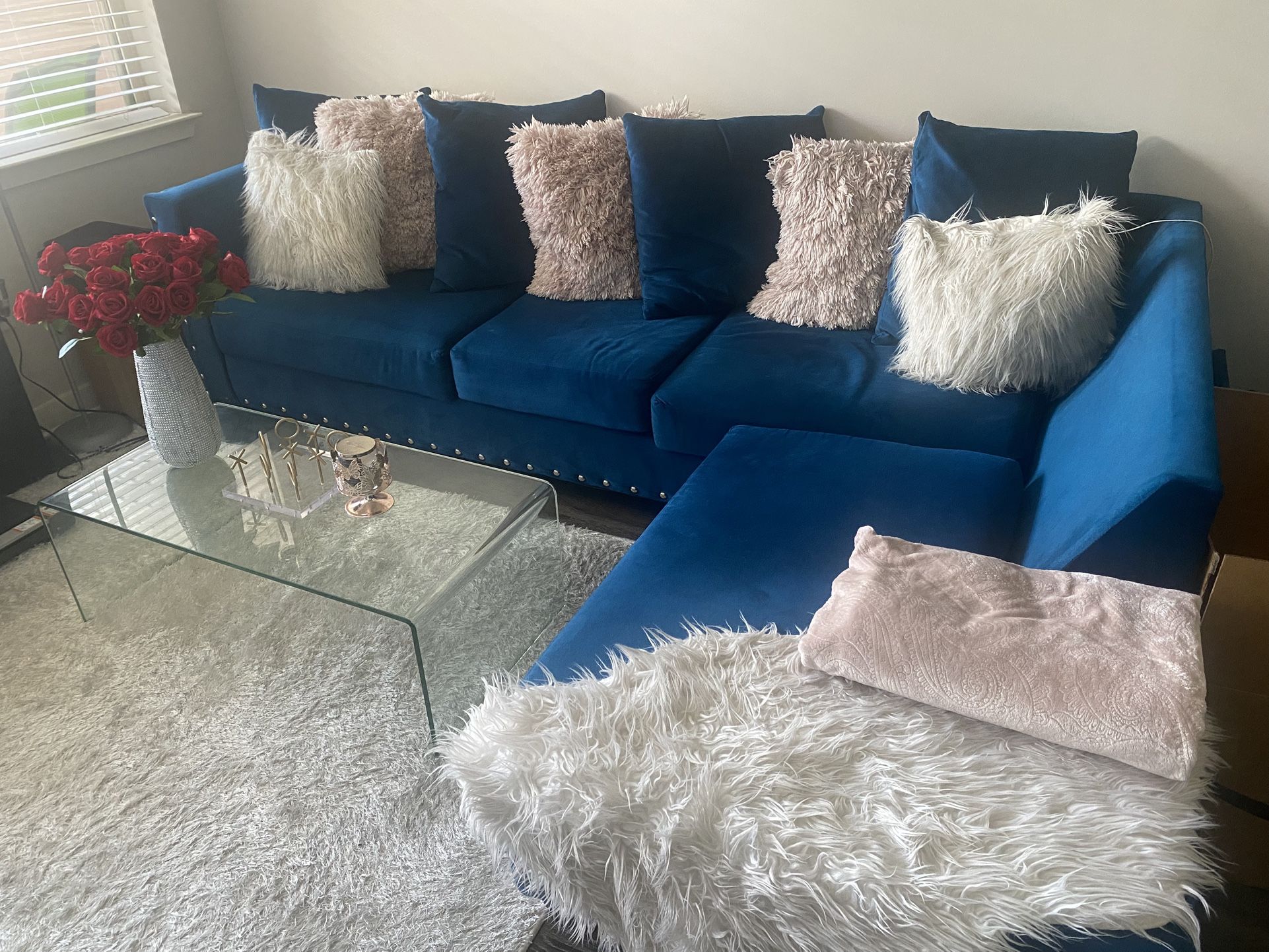 Sectional With Accent Pillows