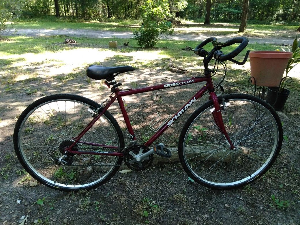 Schwinn crisscross hybrid bike like new for Sale in Cartersville GA OfferUp
