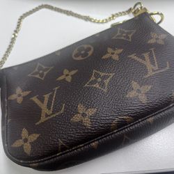 Louis Vuitton Mini Pochette 