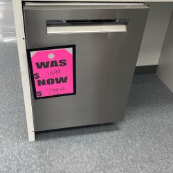 New Scratch And Dent Bosch 500 Series Stainless Steel Dishwasher. 1 Year Manufacturer Warranty 