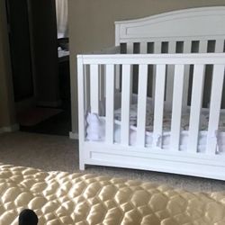 Baby/Toddler Crib Convertible With  Mattress 2 Sided